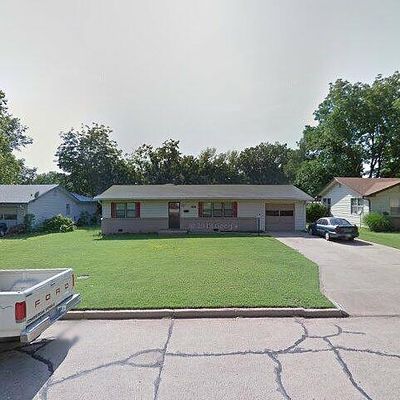 1608 Cedar Ln, Ponca City, OK 74604