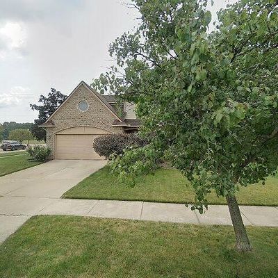 16801 Vail Dr, Southgate, MI 48195