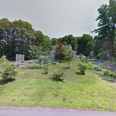 17 Medley Ln, Branford, CT 06405