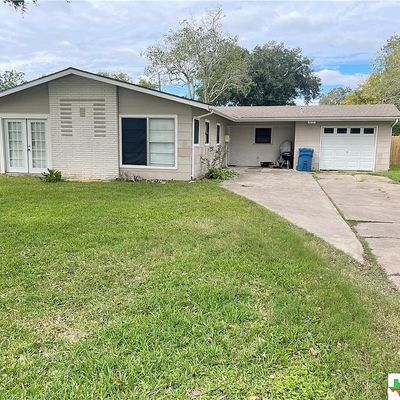 205 Crockett St, Port Lavaca, TX 77979