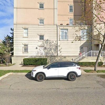 205 Shearwater Ct W Apt 22, Jersey City, NJ 07305