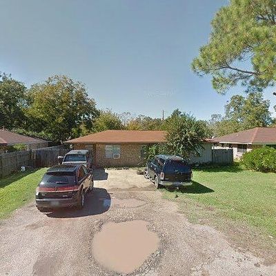 207 Avenue D, Brazoria, TX 77422