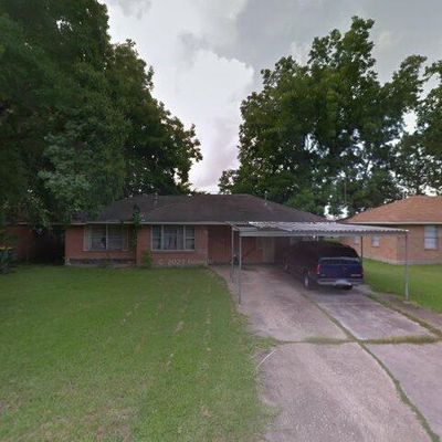 207 Long Dr, Baytown, TX 77521