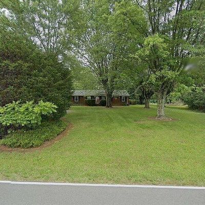 212 Halltown Rd, Cottontown, TN 37048