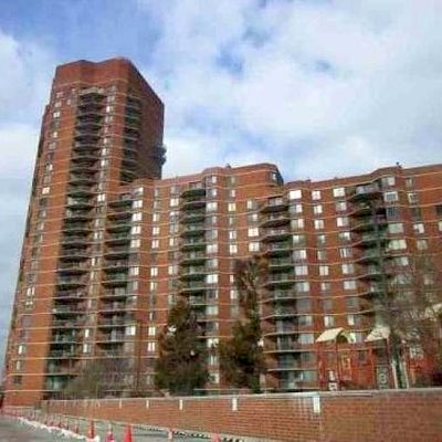 2140 Harmon Cove Tower #3, Secaucus, NJ 07094