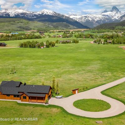 215 Creekside Rd, Alta, WY 83414