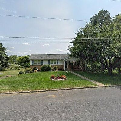 2 Horseshoe Dr, Middletown, PA 17057