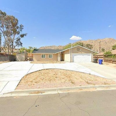 23932 Tahquitz Rd, Apple Valley, CA 92307