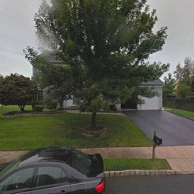 24 Dickinson Rd, Kendall Park, NJ 08824