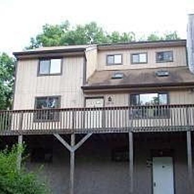 240 Powderhorn Rd, Henryville, PA 18332