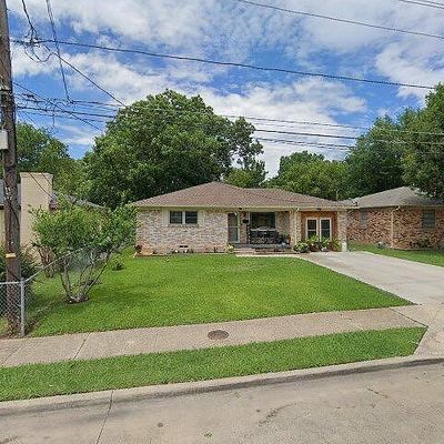 2415 Pleasant Dr, Dallas, TX 75227