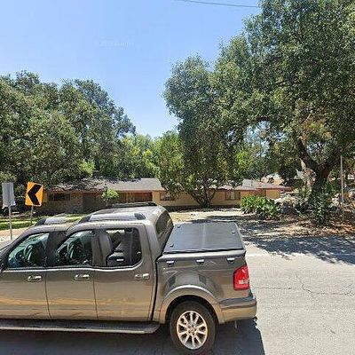 2425 N Altadena Dr, Altadena, CA 91001