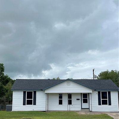 2201 E Red River St, Victoria, TX 77901