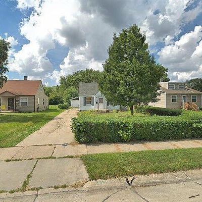 29221 Harding St, Roseville, MI 48066