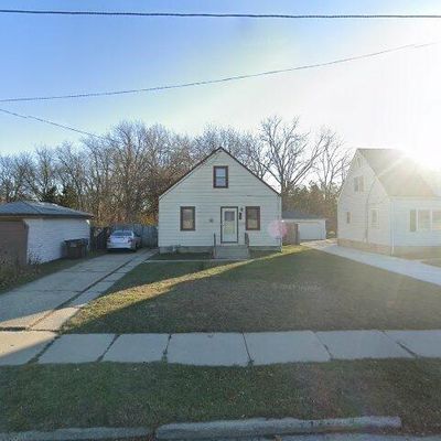 2945 E Norwich Ave, Saint Francis, WI 53235