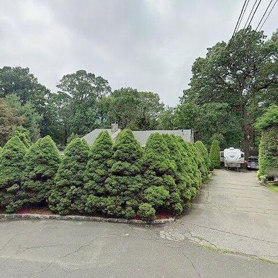 3 Hollow Tree Ct, Norwalk, CT 06854