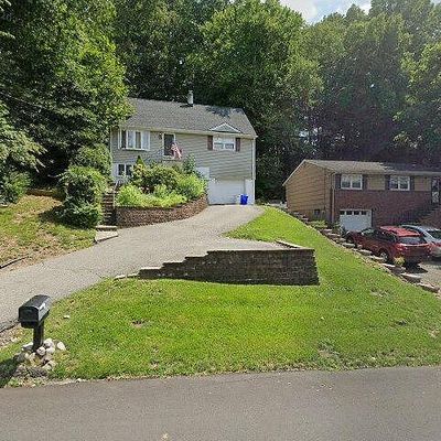 30 Walnut St, Oakland, NJ 07436