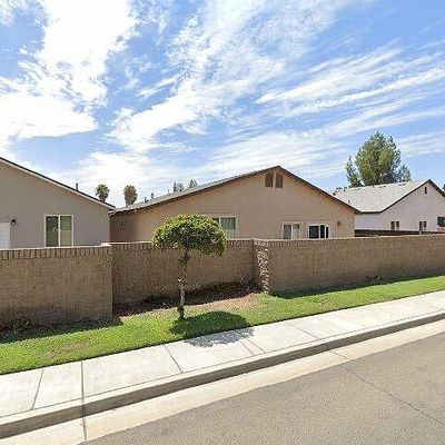 301 Birch Ln, Dinuba, CA 93618