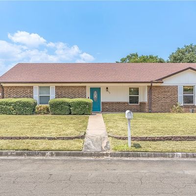 308 Oakwood Ln, Hewitt, TX 76643