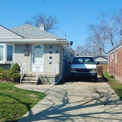 26201 Ursuline St, Saint Clair Shores, MI 48081