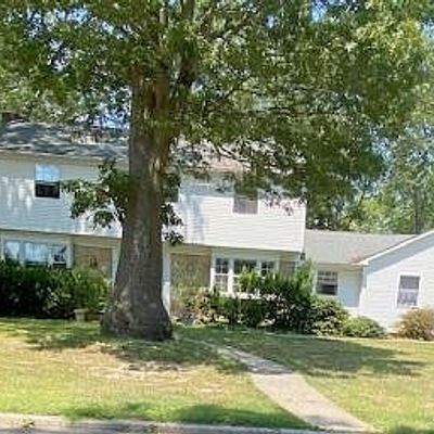 27 Whitmore Ln, Coram, NY 11727