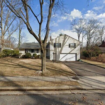 28 Buchanan Rd, Metuchen, NJ 08840