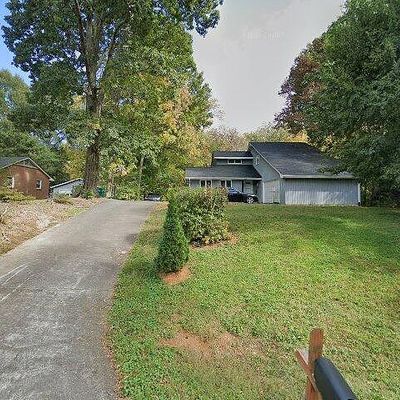 3501 Manoa Rd, Pfafftown, NC 27040