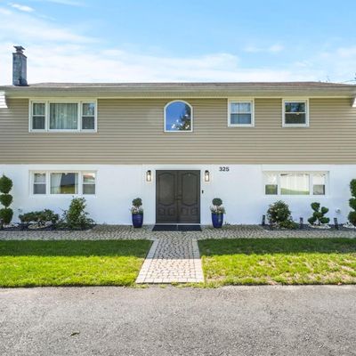 325 Pinebrook Rd, Manalapan, NJ 07726