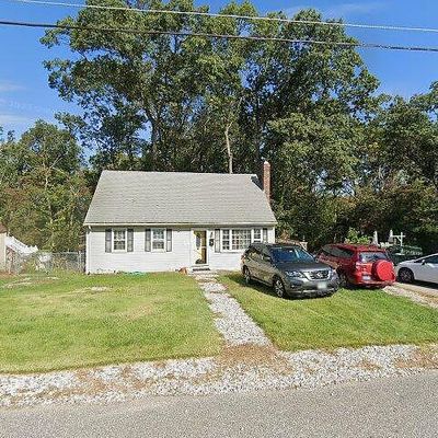 33 Roanoak Ave, Willimantic, CT 06226