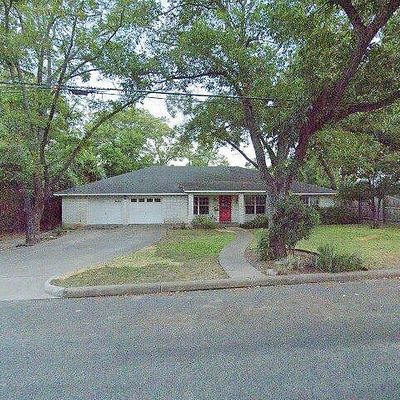 408 N Edison St, Fredericksburg, TX 78624