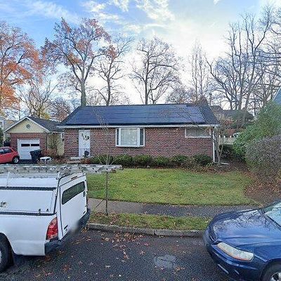 41 Woods Ave, Bergenfield, NJ 07621