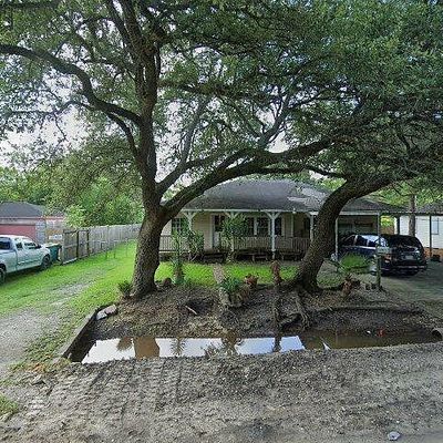 411 Azalea Dr, La Marque, TX 77568