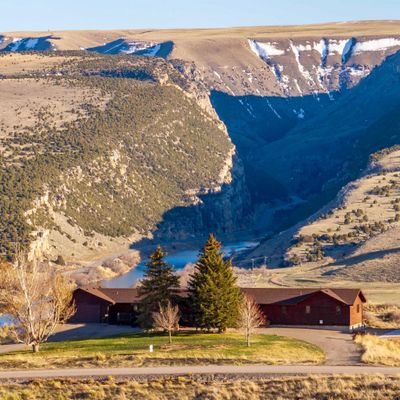 379 Rimrock Dr, Thermopolis, WY 82443