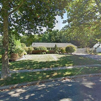 4 Quentin Rd, Kendall Park, NJ 08824