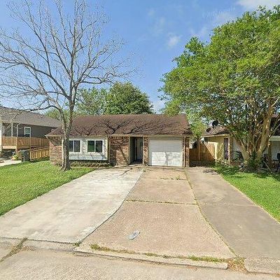 4806 Moody Reef Dr, Bacliff, TX 77518