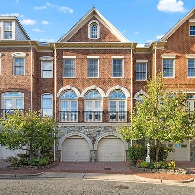 4909 Donovan Dr, Alexandria, VA 22304