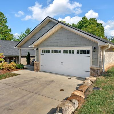 508 Hickory Tree Private Dr, Kingsport, TN 37663