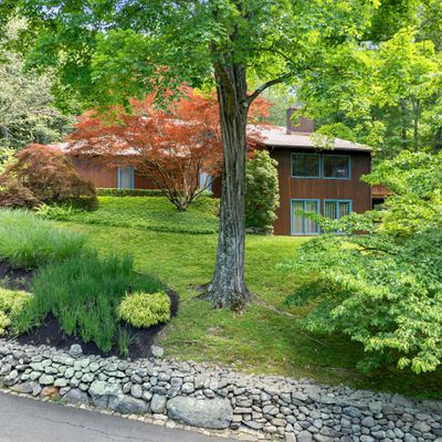 51 Old Mailcoach Rd, Redding, CT 06896