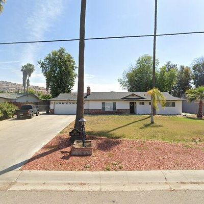 44 Holcomb St, Porterville, CA 93257