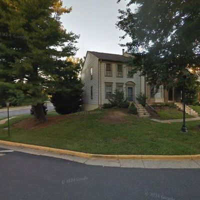 5549 Talon Ct, Fairfax, VA 22032