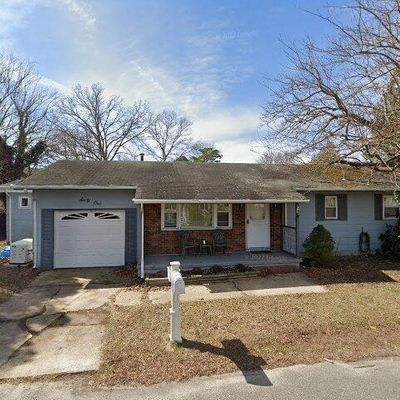 61 Elm St, Beachwood, NJ 08722