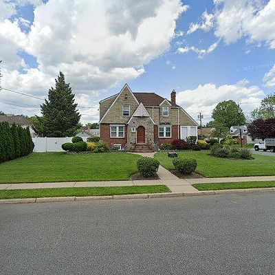 61 N Leswing Ave, Saddle Brook, NJ 07663