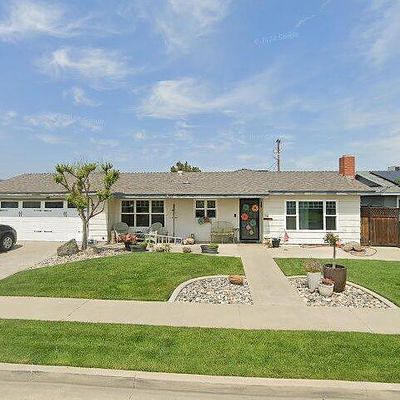 514 E Magnolia Ave, Hanford, CA 93230