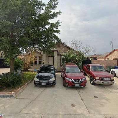 5225 Westchester Dr, Laredo, TX 78043