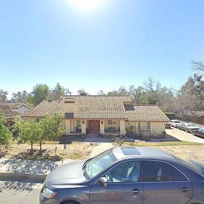 6702 Orangewood Rd, Highland, CA 92346