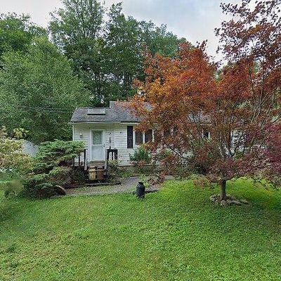 7 Wayside Rd, Hewitt, NJ 07421