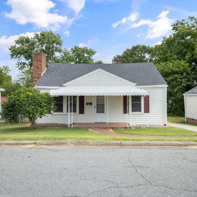 704 Elizabeth St, Burlington, NC 27217