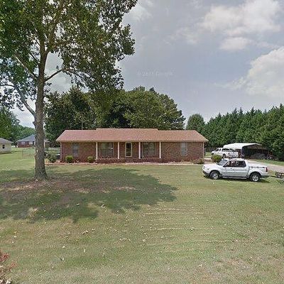 715 Blake Dr, Tuscumbia, AL 35674