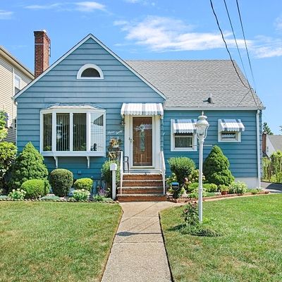 720 Erudo St, Linden, NJ 07036