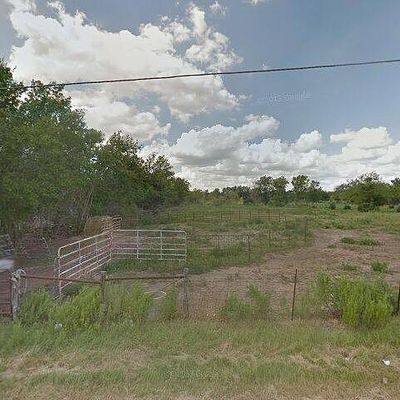 610 N Columbus Ave, Cameron, TX 76520